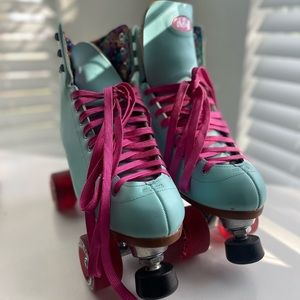 Moxi Roller Skates 🛼 Beach Bunny Blue Sky